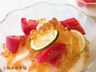 すだちとフルーツトマトのジュレそうめん 奈良の桜井市でノンオイルの手延べそうめんを製造 販売 三輪山勝製麺の一筋縄そうめん
